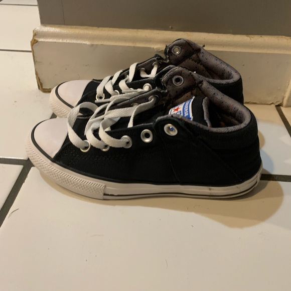 Kids converse size 2 youth - Picture 1 of 3